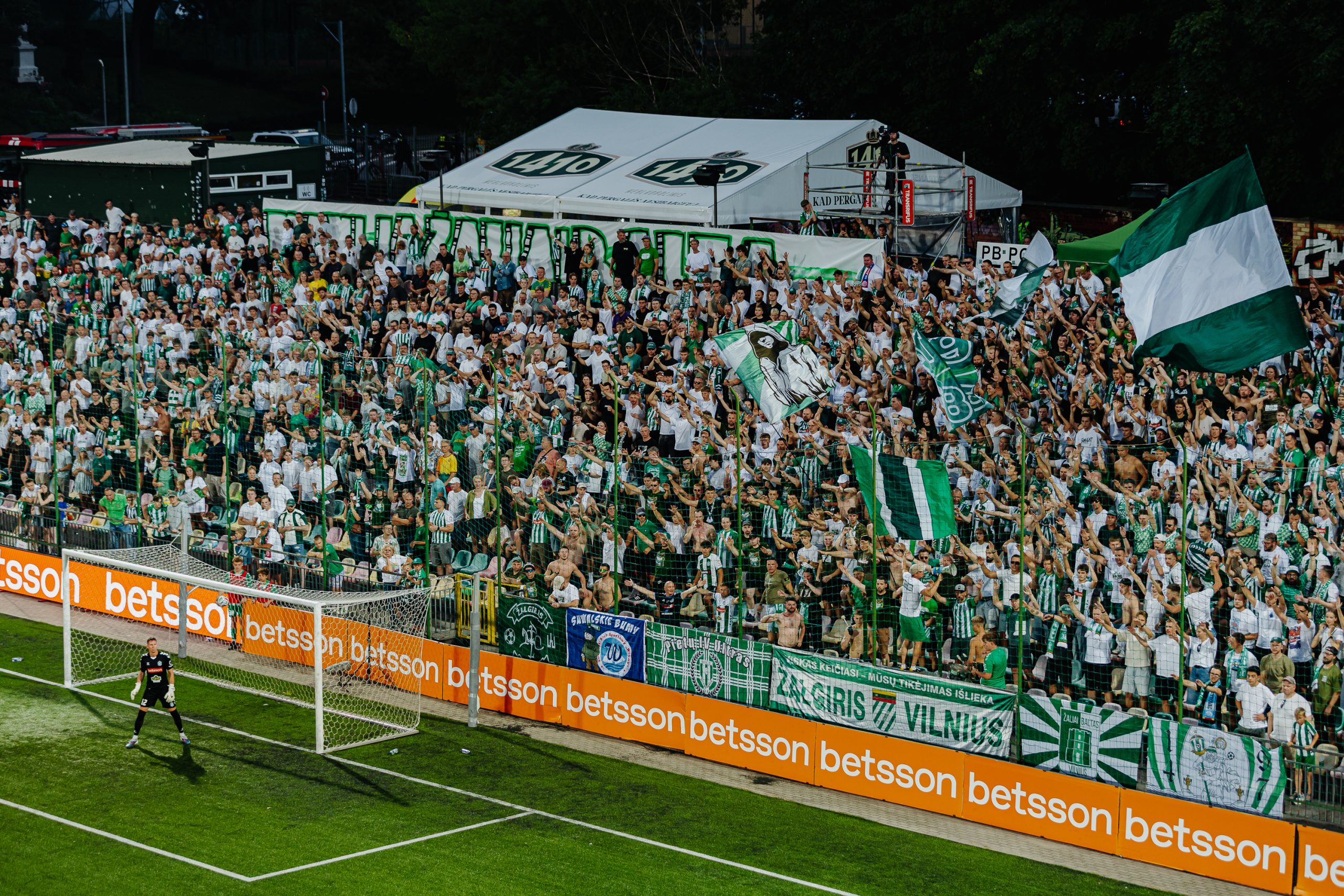 Vilniaus „Žalgirio“ sirgaliai pilnose stadiono tribūnose